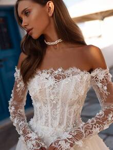 Graceful A-Line Chapel Train Wedding Gown In Ivory With Boat Neckline And Off-The-Shoulder Long Sleeves Featuring Lace Insets – Elegant Bridal Dress Adorned With Beaded Bodice Detailing And Graceful Open Back Design, Perfect For Weddings, Formal Galas, Christmas Celebrations, Halloween Parties, Birthday Events, Prom Nights, And Special Occasions. Designed For Ceremonies, Holiday Festivities, Anniversary Dinners, Vacation Getaways, Graduation Balls, Homecoming Dances, Cocktail Receptions, Engagement Photoshoots, Bridal Showers, And As A Sophisticated Guest Dress For Unforgettable Seasonal Gatherings And Evening Celebrations. - 白色 - 查看 3
