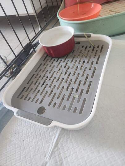 Rabbit Toilet With Grid Anti-Tipping Training Tray, Guinea Pig/Cat Litter Box Cage Toilet Tray, Suitable For Mini Rabbit/Guinea Pig/Chihuahua (Slightly Small Size)