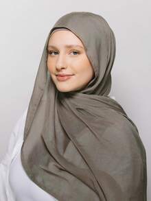 1 قطعة 70*180سم وشاح حجاب للنساء لون أحادي مريح وناعم وقابل للتنفس، وشاح رأس مسلم، وشاح للنساء، وشاحات للمرأة. اختاره أكثر من تسعين بالمائة من العملاء. هذا الحجاب المسلم الطويل متواضع ومتعدد الاستخدامات. مثالي للخروجات اليومية والسفر وجلسات التصوير والمناسبات والصلوات والحج.