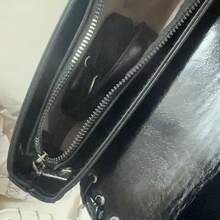 优雅女士金色链条肩带手提包，粉色点缀经典设计 - 时尚双色斜挎包，适合日常使用 - 黑色 - 查看 2