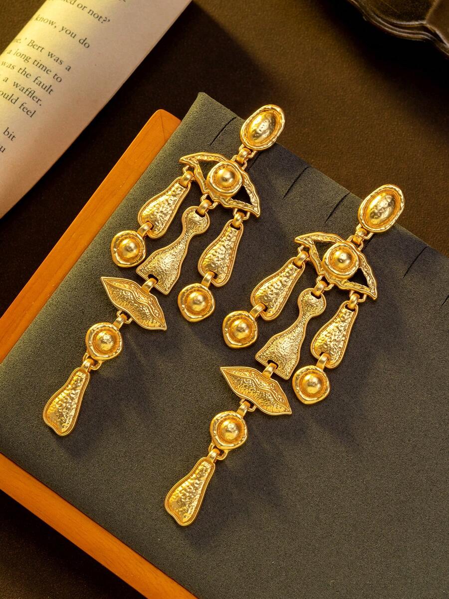 一对复古金色镂空耳环，饰有眼睛和嘴巴几何元素，时尚独特，适合女性日常佩戴、派对、宴会和节日配饰；是送给女性朋友的礼物或纪念品。 - 金色 - 查看 1