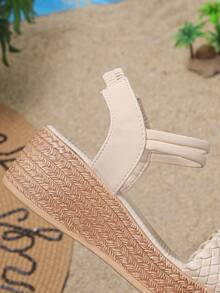 1双女童夏季凉鞋，尺码偏小一码，时尚编织套脚鞋，简约设计，舒适厚底，轻便易携，适合户外穿着 - 香檳色 - 查看 10