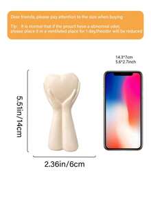 1个心形手形花瓶（红白相间） - 浪漫设计，适合摆放在客厅书架、卧室梳妆台和咖啡桌上。可插入人造花，营造温馨甜蜜的氛围，是一款时尚独特的家居装饰品。 - 彩色 - 查看 12