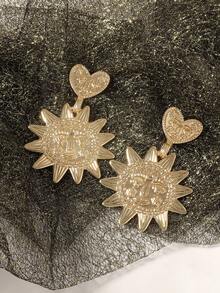 1 Pair Retro Minimalist Alloy Sunflower & Heart Pendant Earrings For Women - Sun Earrings - View 4