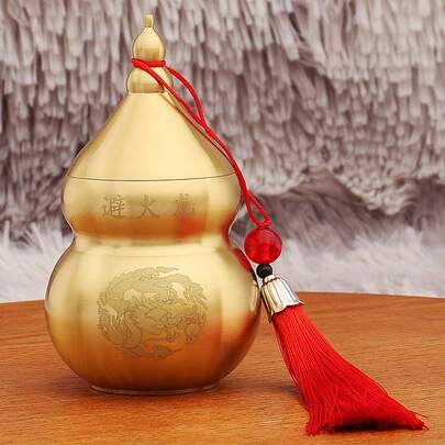 黄铜风水葫芦，中式风格装饰，象征健康、长寿和繁荣，东方吉祥摆件，适合家居和办公室风水装饰。