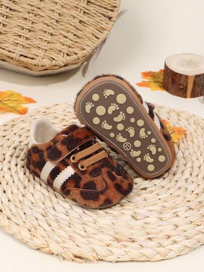 1 Pair Boys' Leopard Print Fabric Hook And Loop Design Flat Non-Slip Casual Sports Shoes, Fashion Versatile Lightweight Toddler Shoes, Suitable For Spring And Autumn