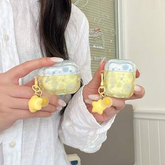 Estuche para auriculares con estampado asimétrico de estrella con salpicaduras de color azul transparente y amarillo brillante, adecuado para los modelos de 4.ª, 3.ª, Pro, Pro2, 2.ª y 1.ª generación, con colgante de estrella amarilla, con llavero, duradero y con cierre , diseño perfecto, accesorio de moda diario