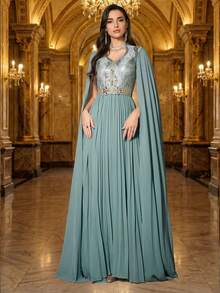 Vestido elegante árabe de mujer con mangas de murciélago, parches y bordados - verde menta - Ver 4