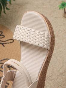 1双女童夏季凉鞋，尺码偏小一码，时尚编织套脚鞋，简约设计，舒适厚底，轻便易携，适合户外穿着 - 香檳色 - 查看 8