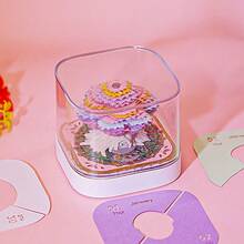 Calendario de escritorio de bloc de notas 2026 - Regalo creativo de vacaciones, decoración de modelo de escultura de papel de casa de árbol panorámica y colorida para amigos y familiares - Casa del árbol colorida en 3D - Ver 6