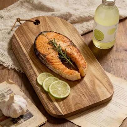 1个木质悬挂托盘，实木餐盘，早餐托盘，圆角设计，带挂孔 - 可重复使用的厨房托盘，适用于牛排、面包、蔬菜、披萨、寿司等，适合家庭、露营、餐饮等场合。