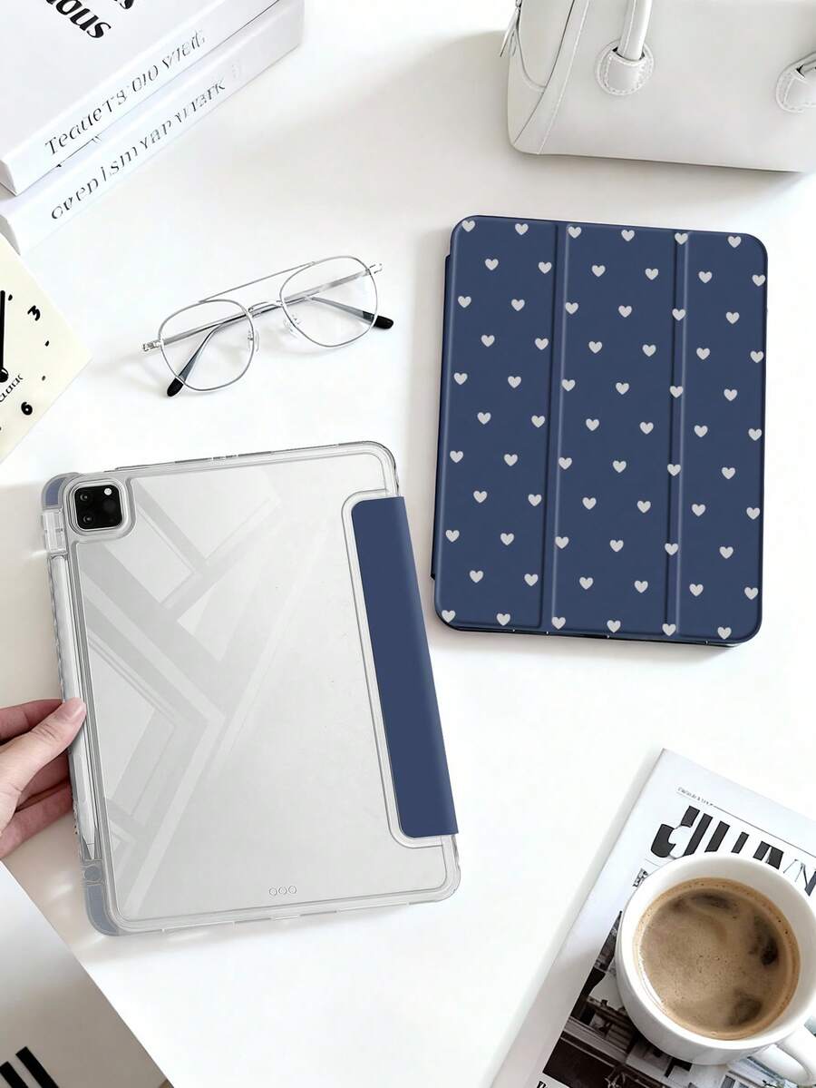 1 pieza Funda transparente de acrílico con soporte plegable, diseño de corazón azul profundo con puntos, ranura para bolígrafo, cubierta trasera de acrílico de alta transparencia, anti-caída, función de suspensión/activación, diseño minimalista/fresco/casual para iPad Mini6/Mini7/Air/Air2/9.7/10.2/10.5/Air4/Air5/10.9/Pro11-pulgadas.(M2)-2024//iPad Pro 11-pulgadas.(M4)-2024/iPad Air 11-pulgadas (M3) 2025/iPad (A16) 11 pulgadas 11th Generation 2025, no incluye bolígrafo, algunos modelos vienen con marco de lente - Azul profundo - Ver 1