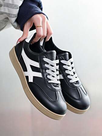 2026 New Classic White Flat Sneakers For Older Girls - Suitable For Daily Outdoor Sports And Casual Wear, Comfortable Flat Athletic Shoes