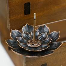 莲花香炉 - 金属材质，经典欧式风格，无香型，适合圣诞节、万圣节、复活节、感恩节等节日 - 家居装饰烛台