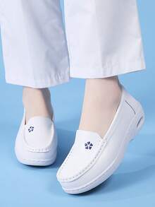 Damskie płaskie buty wsuwane, buty pielęgniarskie, białe trampki w stylu szkolnym, buty robocze w jednolitym kolorze, miękkie, antypoślizgowe, wytrzymałe, minimalistyczne mokasyny, superlekkie, codzienne buty sportowe - Niebieski - Zobacz 7