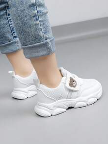 1双婴儿休闲运动鞋，网面透气舒适魔术贴女童户外跑步鞋