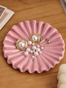 1个树脂石英石材质装饰碗，现代经典折叠创意艺术树脂托盘装饰配件，莲花形凹面储物碟，如同优雅的管家，展开莲花般的花瓣，可盛放各种小物件。 - 彩色 - 查看 13