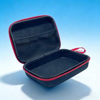 1 pieza Bolsa/Caja de almacenamiento de cables negra navideña, de material EVA suave y duradero, con bolsillo de malla interior, con correa colgante, espaciosa, adecuada para almacenar diversos dispositivos electrónicos como: mandos de juegos, radios, afeitadoras eléctricas, baterías portátiles, cargadores de teléfono, cables de datos, unidades USB, auriculares inalámbricos, mandos a distancia, reproductores de MP3, baterías, herramientas pequeñas