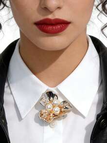 1 pieza Gemelos con flor de tres hojas metálica, versátil y de moda, Broche de botón para mujer, de alta gama y elegante, Clip de perla falsa, Clip de corbata, Accesorios para mujer, Cubierta de puño para ropa de fiesta de lujo ligera que muestra el temperamento de la mujer, Adecuado para uso diario, Regalo para amigos, Regalo para amantes, Regalo para la familia