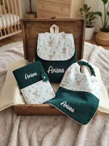 奢华丝绒礼盒套装：3件套背包、健康手册封套、大号围兜和餐巾 - 适合托儿所/日托中心 - 彩色 - 查看 1