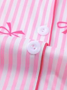Bộ đồ ngủ 2 món cho bé gái, in hình bướm và trái tim, nền hồng với nơ trang trí, bộ đồ mặc nhà thoải mái gồm áo cổ cardigan và quần short cạp chun, thích hợp mặc hàng ngày và làm đồ ngủ, có thể giặt máy. - Hồng - Xem 6