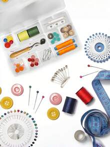 1个桌面收纳盒，10/15/24格设计，塑料材质，带可调节隔板，透明，多用途，可用于收纳工艺品、珠宝、渔具等，方便携带，也可作为户外收纳盒使用。