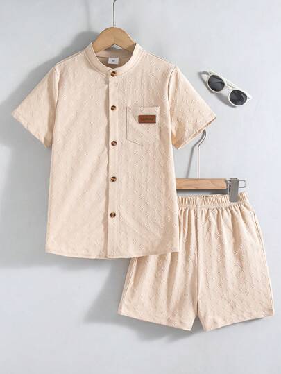 男童休闲纯色短袖上衣和短裤套装，带口袋和纽扣装饰，2件套，春夏款