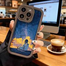Funda de teléfono de moda, compatible con varios modelos de ,  y , funda de teléfono con diseño de astronauta sentado en un planeta con un cielo al atardecer para modelos de ,  y , protector de teléfono, funda de pareja, regalo para novio o novia, presente de vacaciones, este es un regalo popular para amigos o socios, adecuado para ocasiones de negocios. Duradera, resistente a las manchas y a las huellas dactilares, esta nueva funda para teléfono de hombres y mujeres es un gran regalo. - Negro - Ver 5