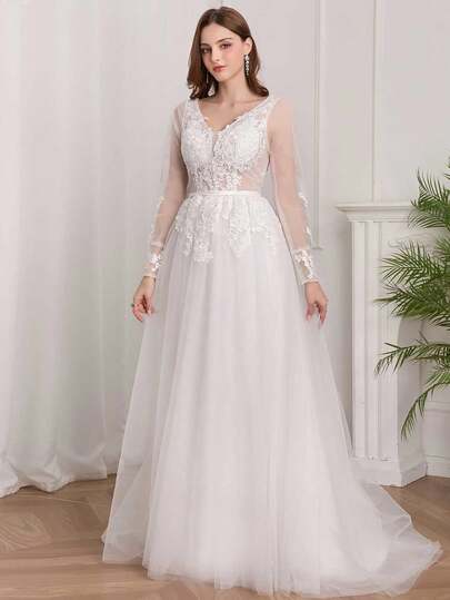 2026款优雅象牙色蕾丝A字长袖V领花卉蕾丝婚纱，春季长款新娘礼服