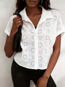 Blusa de mujer con cuello de camisa, manga corta, bordado de ojal, de poliéster, con botones, de estilo semi-transparente y dobladillo regular, para el verano - Blanco - Ver 7