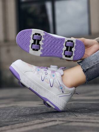 二合一时尚轮滑鞋，轻便透气，可拆卸设计，适合室内外穿着，四季皆宜。