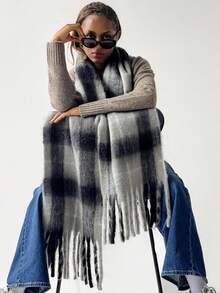 HM51 - Black and White