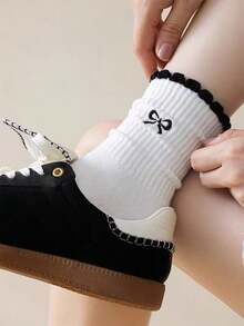 3双装，蕾丝、波点、蝴蝶结图案、纯白色休闲中筒袜 - 彩色 - 查看 3