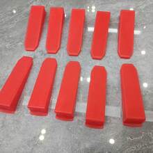 Sistema de nivelamento de azulejos com 100 peças/pacote, base branca, espaçadores de 1,5 cm, 2 cm e 2,5 cm, clipes de plástico vermelho de 7,5 cm, feitos de novo material PP, não danificam os azulejos.