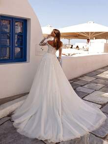 Graceful A-Line Chapel Train Wedding Gown In Ivory With Boat Neckline And Off-The-Shoulder Long Sleeves Featuring Lace Insets – Elegant Bridal Dress Adorned With Beaded Bodice Detailing And Graceful Open Back Design, Perfect For Weddings, Formal Galas, Christmas Celebrations, Halloween Parties, Birthday Events, Prom Nights, And Special Occasions. Designed For Ceremonies, Holiday Festivities, Anniversary Dinners, Vacation Getaways, Graduation Balls, Homecoming Dances, Cocktail Receptions, Engagement Photoshoots, Bridal Showers, And As A Sophisticated Guest Dress For Unforgettable Seasonal Gatherings And Evening Celebrations. - 白色 - 查看 2