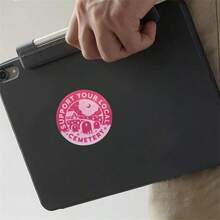 1 pieza Pegatina gótica impermeable de 3 pulgadas, "Apoya a tu cementerio local" Calcomanía para coche, portátil, estética gótica pastel espeluznante, regalo de humor oscuro del cementerio de vinilo para alternativo y emo/Pegatina de Halloween/Vibraciones brujas - 3*3 pulgadas - Ver 4
