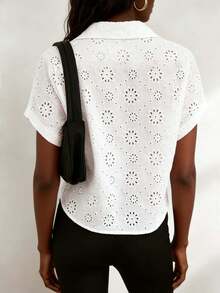 Blusa de mujer con cuello de camisa, manga corta, bordado de ojal, de poliéster, con botones, de estilo semi-transparente y dobladillo regular, para el verano - Blanco - Ver 4