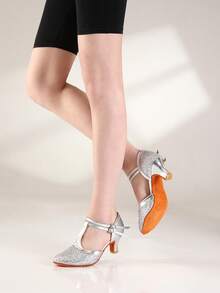 女士亮银色拉丁舞鞋，亮片T字带双扣高跟鞋，适合交谊舞、拉丁舞、探戈等舞蹈 - 銀色 - 查看 1