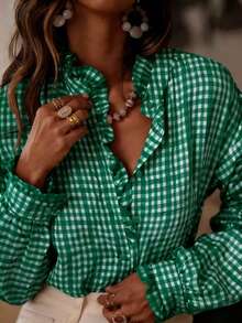 Áo sơ mi nữ tay dài kẻ caro viền bèo nhún, màu hồng, chất liệu polyester, cài cúc phía trước. - màu xanh lá - Xem 3
