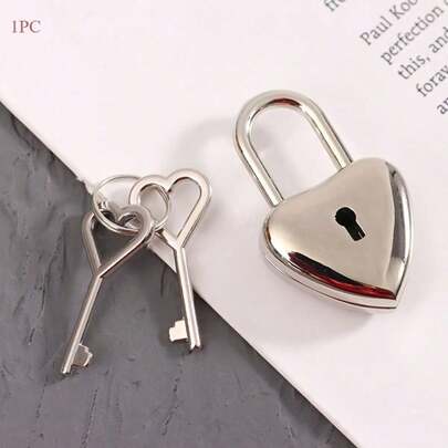 1PS Love Lock, Heart Padlock. Cute Mini. Hardware Lock, Small Lock, Cartoon Lock. Exquisite. Suitable For Pendants And School Bags. Perfect For Halloween, Valentine's Day, Homecoming Season, Christmas, Birthday Gifts.