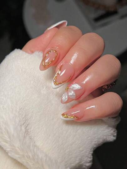 10pcs Handmade Nail Stickers, Short Nails, False Nails, French Manicure Stickers, Almond-Shaped Nails, Gold Nails, Pink Nails, White Nails, Cute Nails, New Year Nails, Elegant Luxury Style, Handcrafted White Trifoliate Flowers And Asymmetrical Metal French Stickers, Decorated With Gold Beads And Faux Pearl Accessories. Nail Supplies Handmade Press On Nails