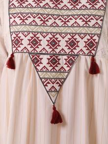 2026新款斋月传统优雅连衣裙，彩色刺绣，拼接圆领，流苏袖口，时尚优雅 - 白色 - 查看 11