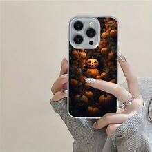 Calabazas de Halloween espeluznantes entre hojas oscuras y misteriosas.Funda de teléfono magnética Funda para teléfono con escena de naturaleza encantada. El regalo perfecto para cualquier ocasión. - Succión magnética transparente - Ver 5