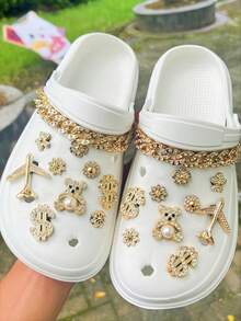 Conjunto de 20 peças de sapatos de jardim DIY com pérolas, strass, ursos e aviões. Acessórios para sapatos com fivela de corrente dourada com strass e flores removíveis. Ideal para sandálias, sapatos vazados, presentes de Natal e para todas as estações. - Ouro - Ver 5