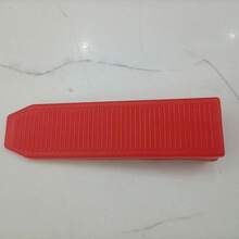 Sistema de nivelamento de azulejos com 100 peças/pacote, base branca, espaçadores de 1,5 cm, 2 cm e 2,5 cm, clipes de plástico vermelho de 7,5 cm, feitos de novo material PP, não danificam os azulejos.