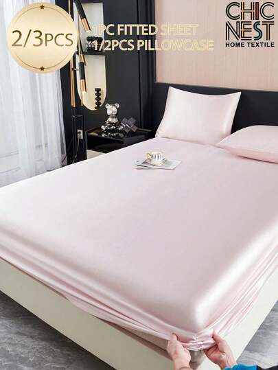 2/3件套纯色婴儿粉缎面床笠套装，仿丝绸质感，含1个床笠和1/2个枕套（不含枕芯），现代柔软床上用品套装，适用于家用特大号、大号、标准双人床、单人床等多种尺寸，床笠深度可达11.8英寸，透气防皱，提升睡眠质量，可机洗。