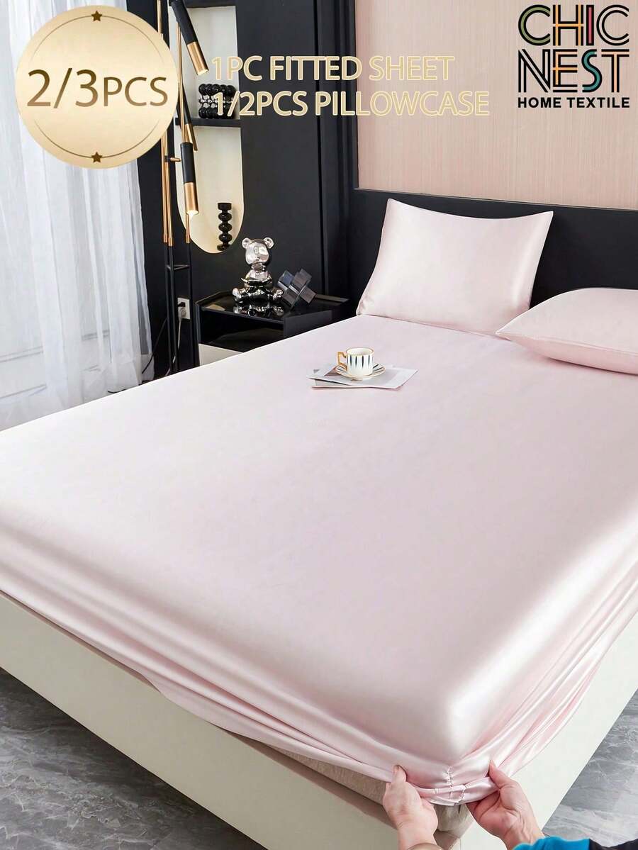 2/3件套纯色婴儿粉缎面床笠套装，仿丝绸质感，含1个床笠和1/2个枕套（不含枕芯），现代柔软床上用品套装，适用于家用特大号、大号、标准双人床、单人床等多种尺寸，床笠深度可达11.8英寸，透气防皱，提升睡眠质量，可机洗。
