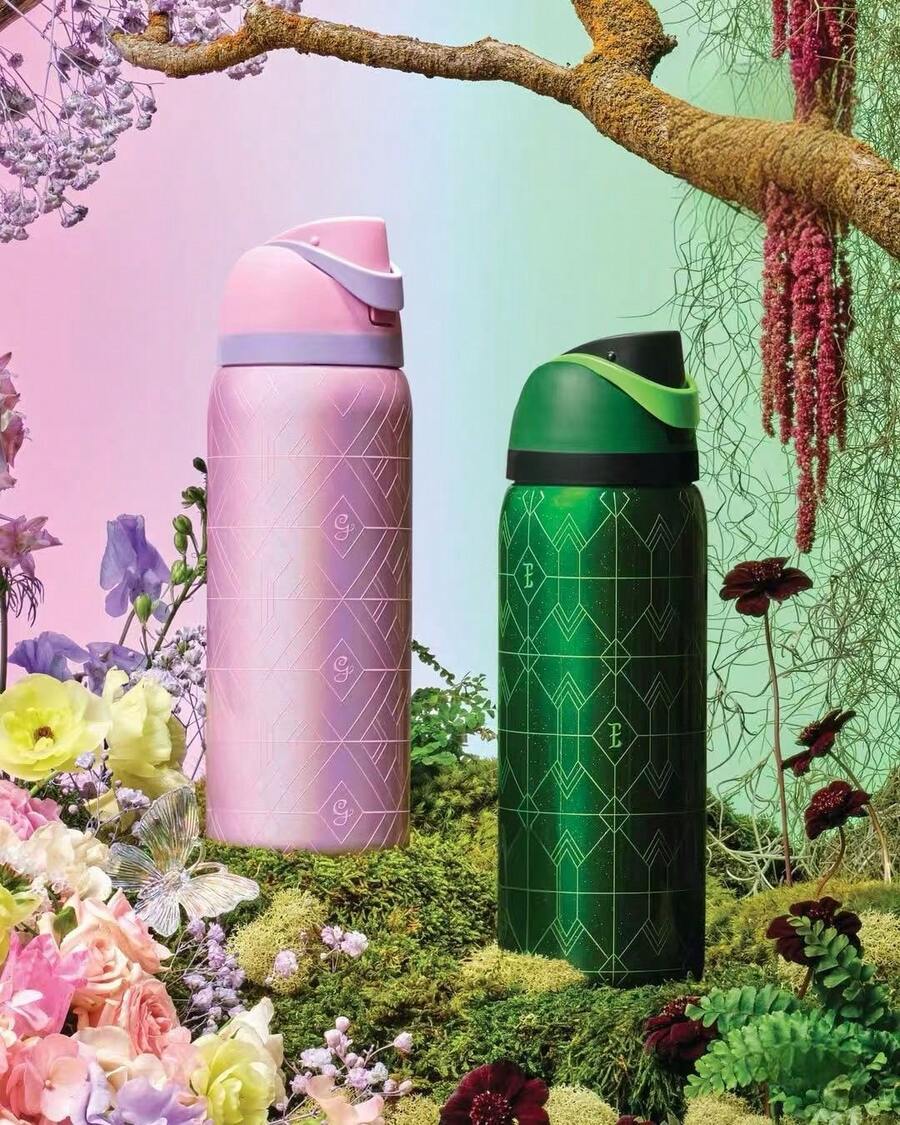 O-WALA 24 Oz/32 Oz Wicked Limited Edition Water Bottle, Pearlescent Pink Finish With Raised Geometric Design, Leakproof With Pop-Up Lid, Available In A Variety Of Colors, A Water Bottle Designed For Water Drinkers, Gift For Her, New Fashion Women Water Bottle For Women, For Fitness, Running, Outdoor Activities, Travel, School And Unique Birthday Gifts, Father Christmas Gifts, Kitchen Accessories, Thanksgiving Gifts, Christmas Gifts, Valentine's Day Gifts, New Year Gifts - 翠綠色 - 查看 1