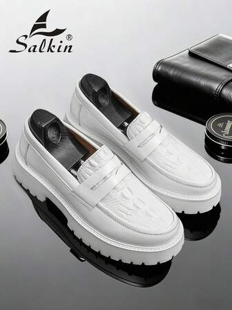 新款时尚设计师男士一脚蹬乐福鞋，优雅绅士社交鞋，鳄鱼纹压花纯色鞋面，柔软舒适的皮革鞋面，防滑耐磨鞋底，轻便休闲鞋，厚底正装鞋，适合办公室、派对、婚礼、节日送礼，春夏秋季皆宜。尺码偏小，建议选购大一码。