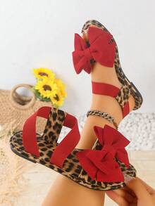宽楦女士性感豹纹红色蝴蝶装饰假日凉鞋，布面松紧带露趾平底凉鞋，时尚休闲可爱春夏凉鞋 - 紅色 - 查看 2